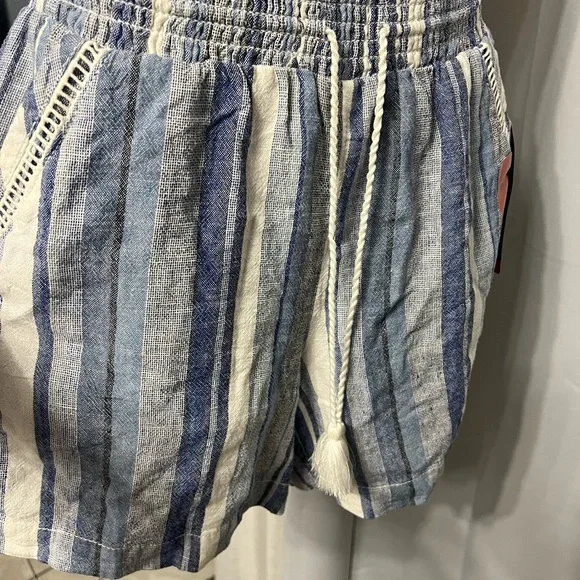 Briggs Women's Linen Blend Pull-On Shorts Medium Blue Stripe Wide Waist Band NWT - Picture 7 of 12